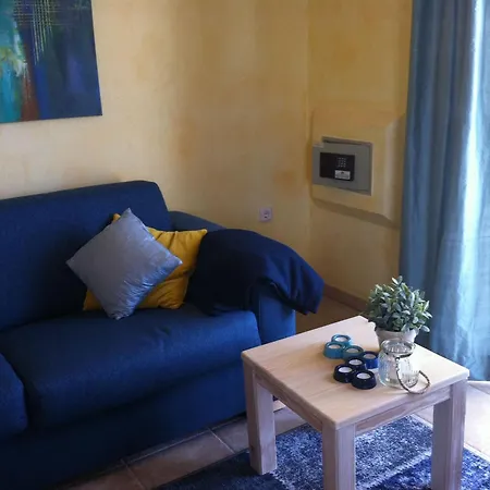 Charmantes Mit Balkon Und Pool * Novigrad (Dalmatia)