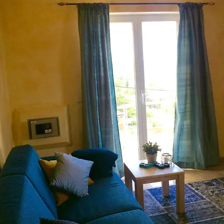 Charmantes Mit Balkon Und Pool