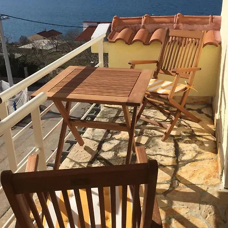 Charmantes Mit Balkon Und Pool Apartmán *