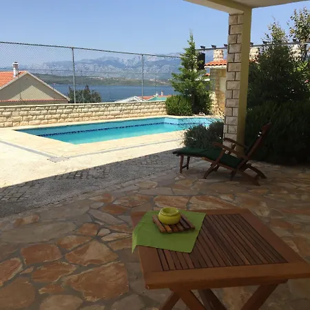 Charmantes Mit Balkon Und Pool * Novigrad (Dalmatia)