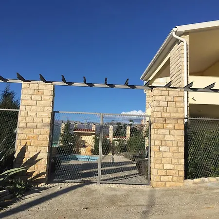 Apartman Charmantes Mit Balkon Und Pool *
