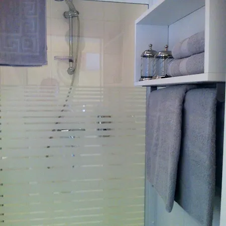 Charmantes Mit Balkon Und Pool * Novigrad (Dalmatia)